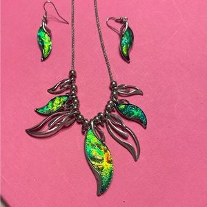 Hawaiian Necklace & Earrings set. Silver & Teal